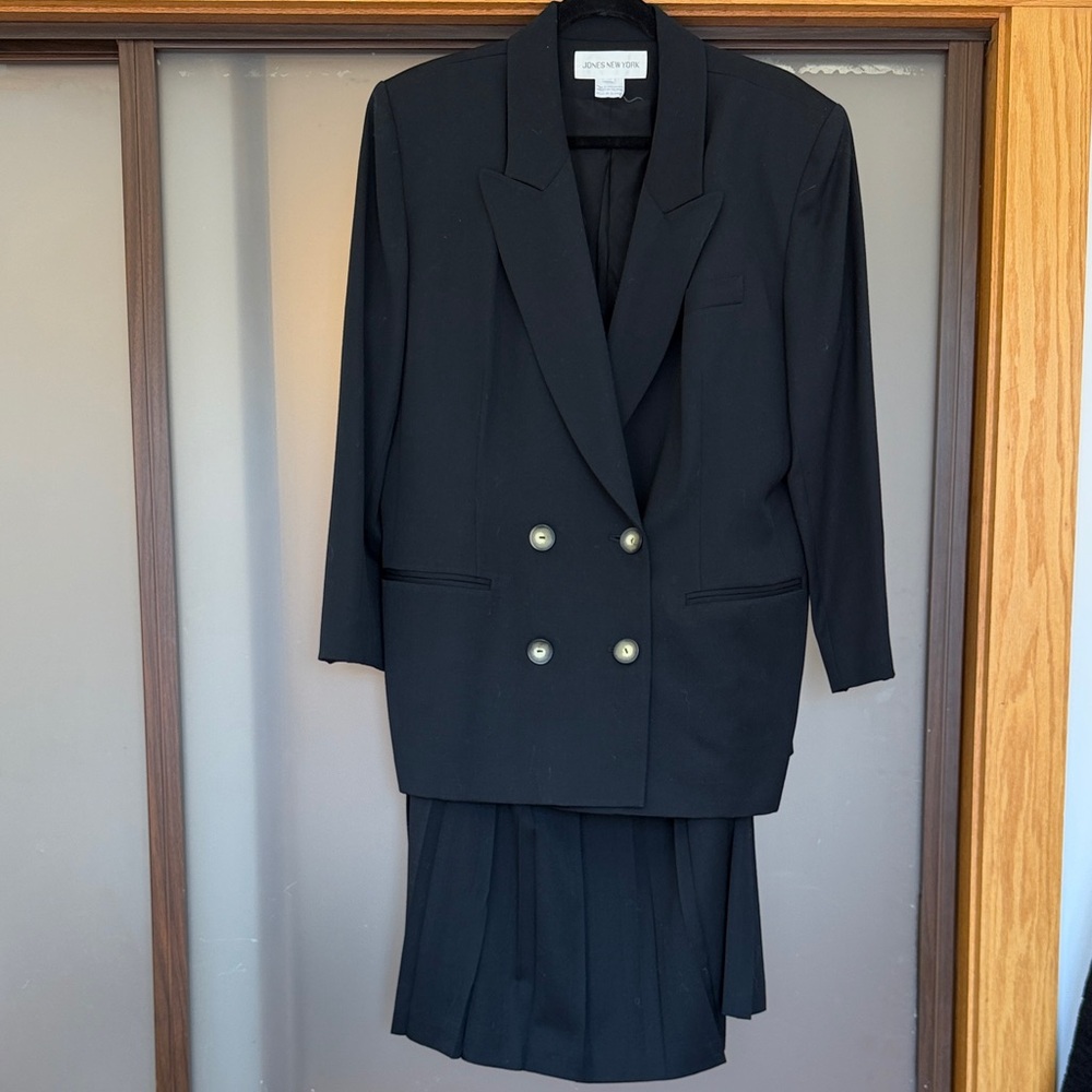 Vintage NWOT Jones New York Black 100% wool Blazer Skirt Set